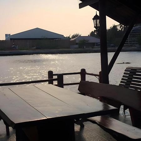 Ruennamyen Resort Amphawa Samut Songkhram Exterior photo