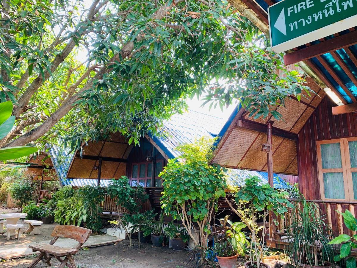 Ruennamyen Resort Amphawa Samut Songkhram Exterior photo