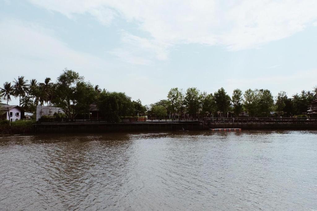 Ruennamyen Resort Amphawa Samut Songkhram Exterior photo