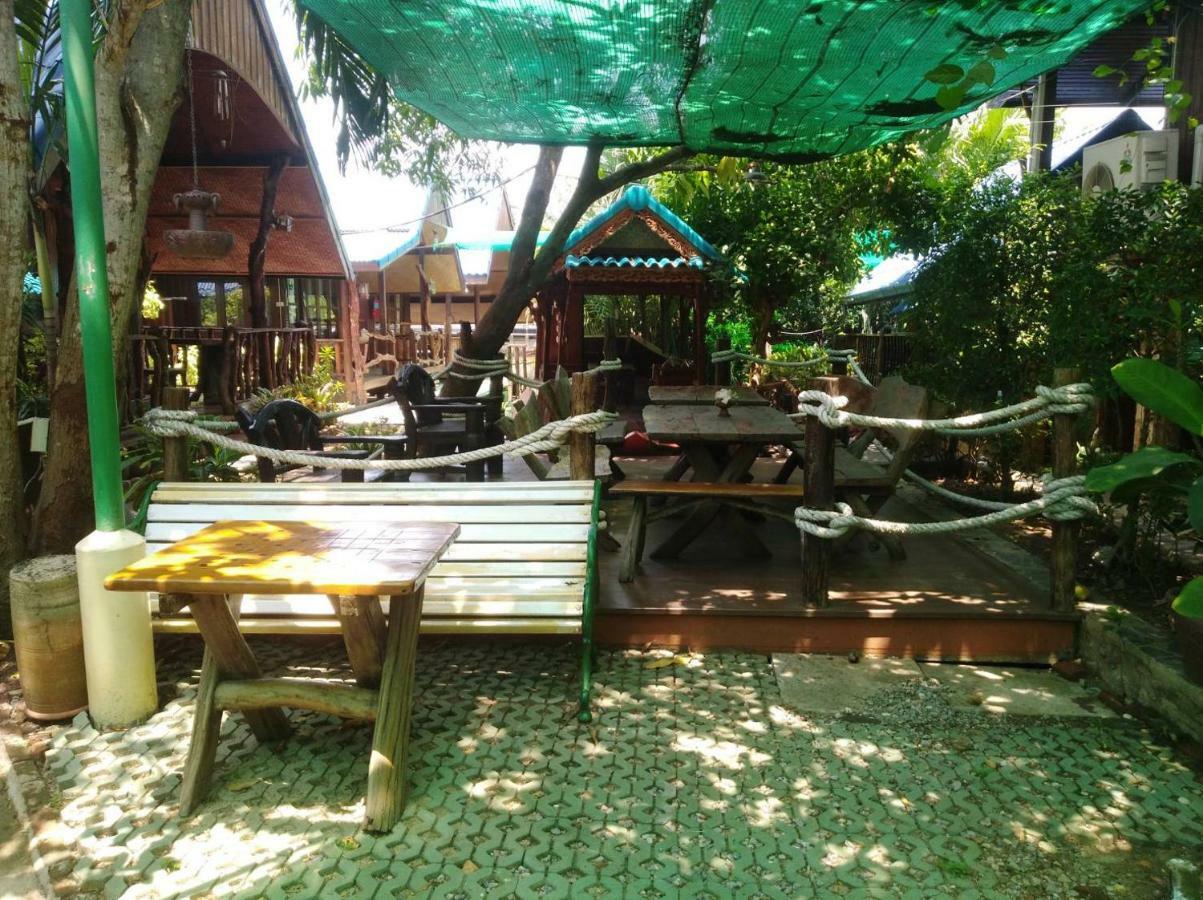 Ruennamyen Resort Amphawa Samut Songkhram Exterior photo